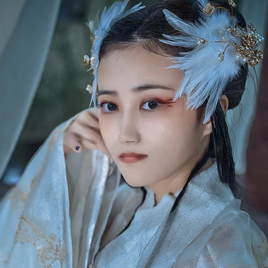 妖艷帶傘女子頭像，唯美古風真人頭像