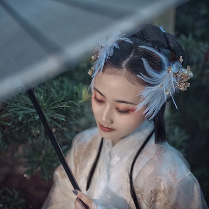 妖艷帶傘女子頭像，唯美古風真人頭像