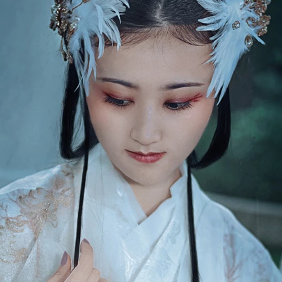 妖艷帶傘女子頭像，唯美古風真人頭像