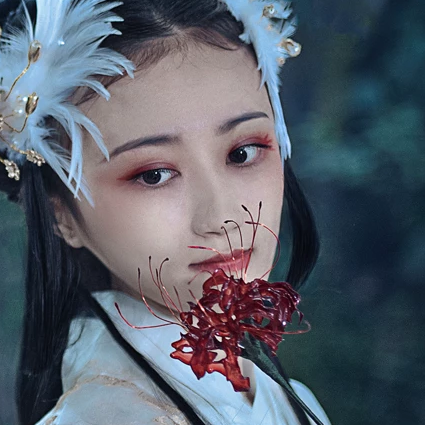 妖艷帶傘女子頭像，唯美古風真人頭像