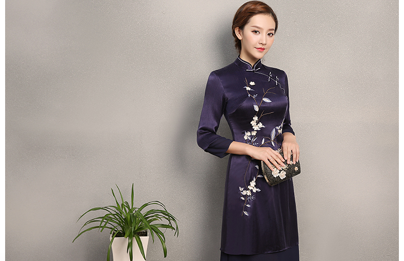 深藍色時尚繡花旗袍，中長款改良旗袍裙