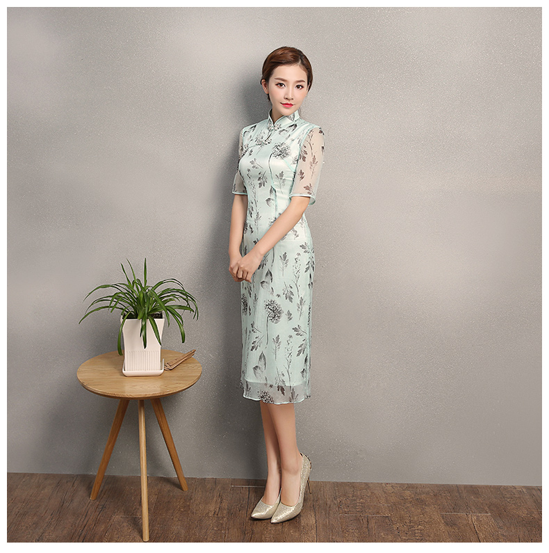 淡青色時尚印花旗袍，優(yōu)雅清新旗袍裙