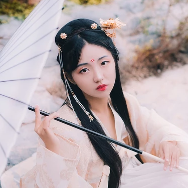 秋意帶傘團(tuán)扇女生頭像，唯美古風(fēng)真人頭像