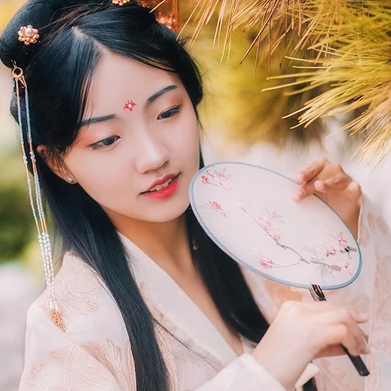 秋意帶傘團(tuán)扇女生頭像，唯美古風(fēng)真人頭像