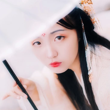 秋意帶傘團(tuán)扇女生頭像，唯美古風(fēng)真人頭像