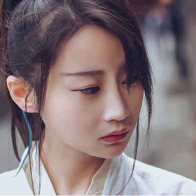 復古瀟灑帶折扇女生頭像，唯美古風真人頭像