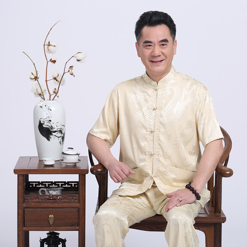 米黃色匠心啟航閱讀繡龍?zhí)籽b男士唐裝