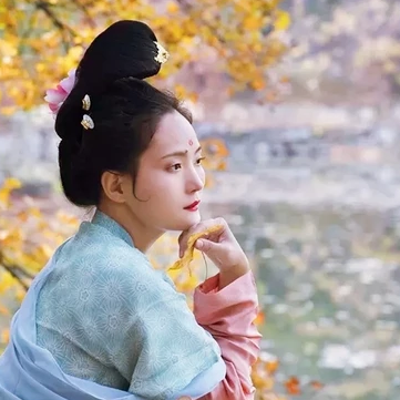 秋風落葉女子頭像，唯美古風真人頭像