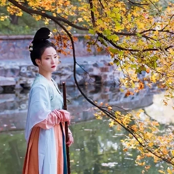 秋風落葉女子頭像，唯美古風真人頭像