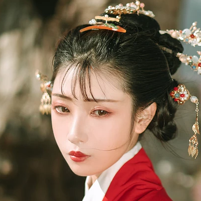 紅衣女子流淚頭像，唯美古風(fēng)真人頭像