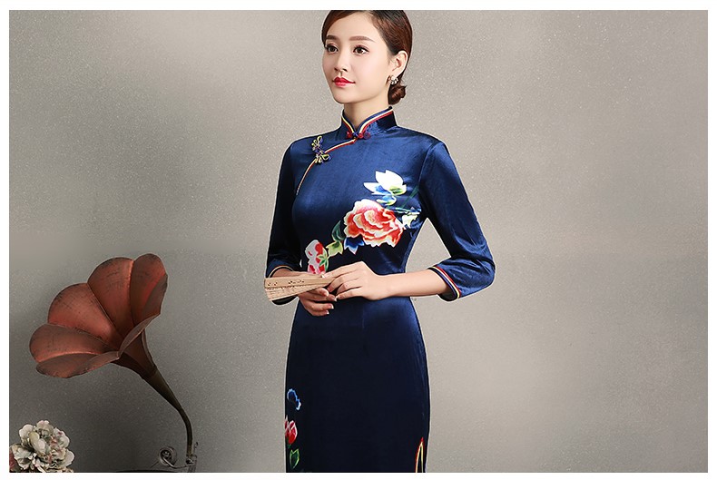 寶石藍(lán)花居旗袍，古典嬌艷旗袍裙
