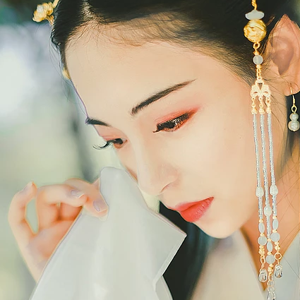 喝酒傷感女生頭像，唯美古風真人頭像