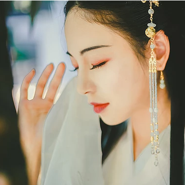 喝酒傷感女生頭像，唯美古風真人頭像