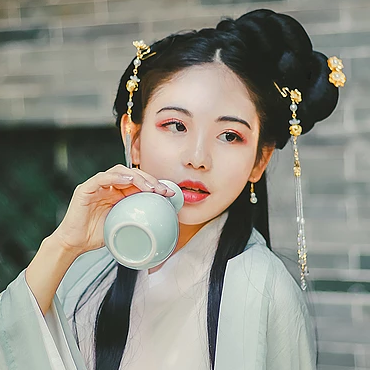 喝酒傷感女生頭像，唯美古風真人頭像