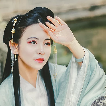 喝酒傷感女生頭像，唯美古風真人頭像