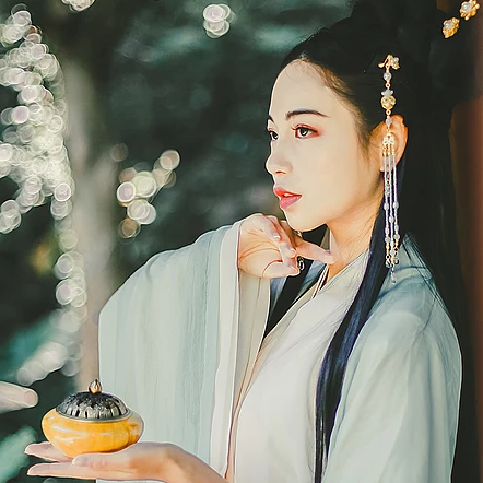 喝酒傷感女生頭像，唯美古風真人頭像