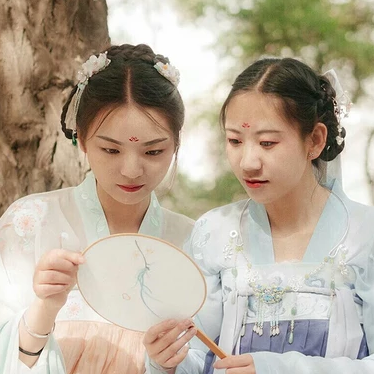 漢服帶團(tuán)扇閨蜜頭像，唯美古風(fēng)真人頭像