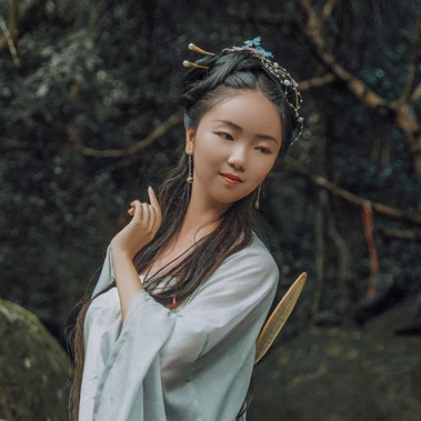 南溪山夢帶傘女生頭像，唯美古風真人頭像