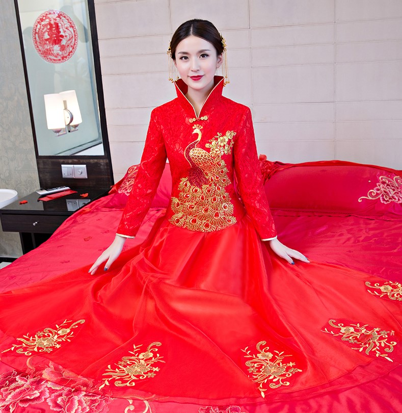 孔雀亮片繡花中式禮服，唯美新娘結(jié)婚禮服