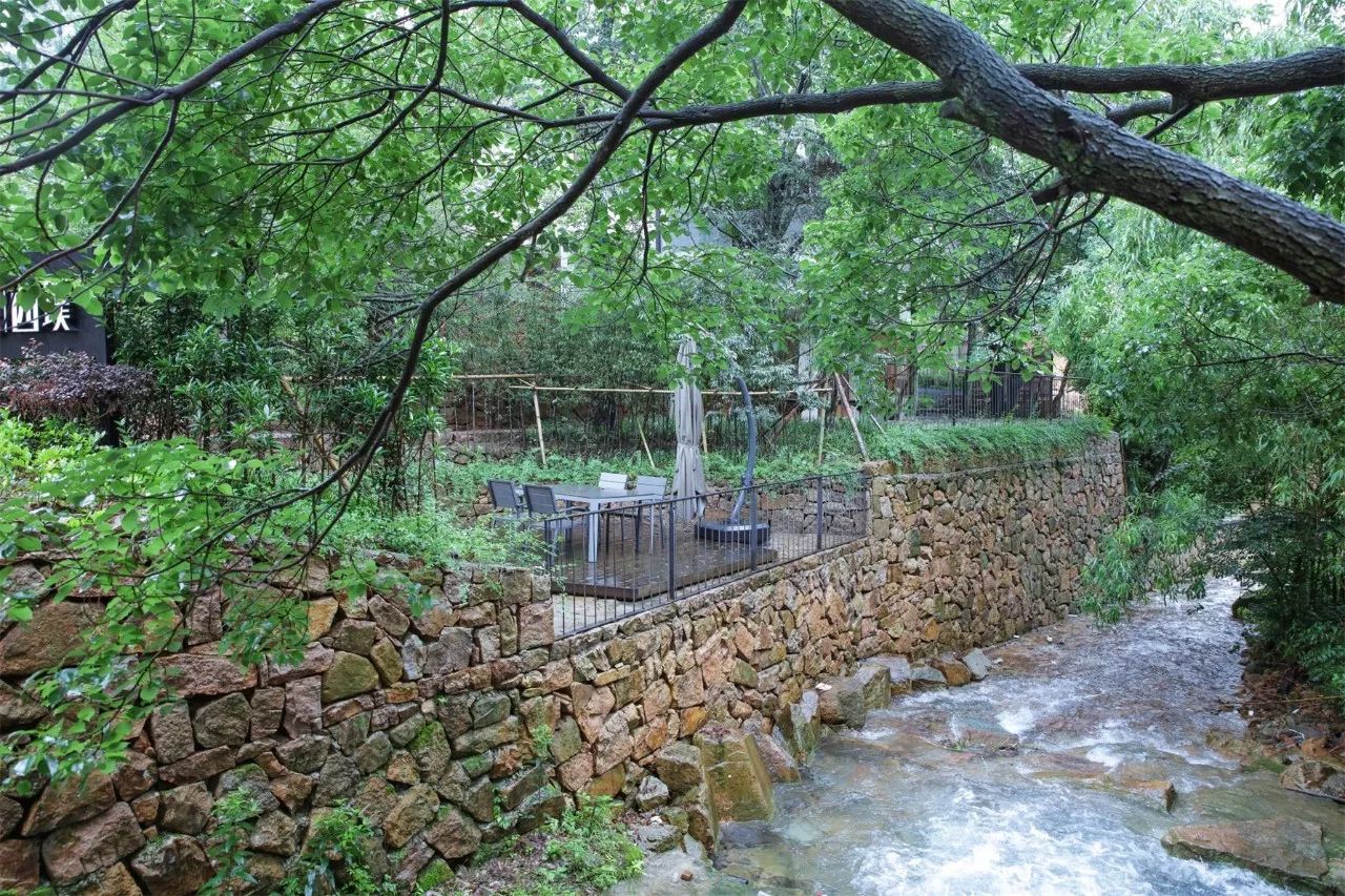 莫干山·西璞，睡進梵高的畫里