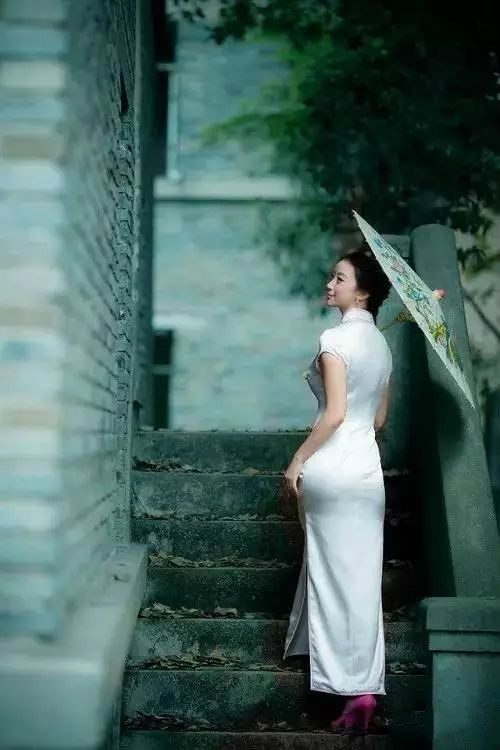 風(fēng)情萬種的油畫旗袍女子！