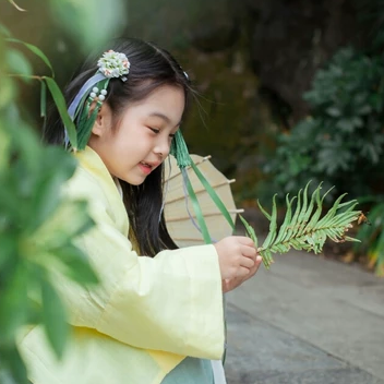 超萌帶團扇小女生頭像，唯美古風真人頭像