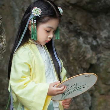 超萌帶團扇小女生頭像，唯美古風真人頭像