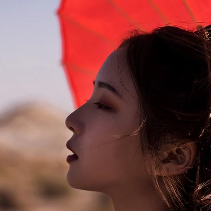 傷感流淚帶傘頭像，唯美古風(fēng)真人頭像