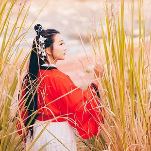 秋色彈琵琶紅衣女生頭像，唯美古風(fēng)真人頭像