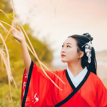 秋色彈琵琶紅衣女生頭像，唯美古風(fēng)真人頭像