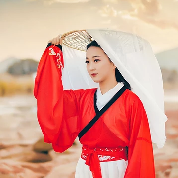 秋色彈琵琶紅衣女生頭像，唯美古風(fēng)真人頭像