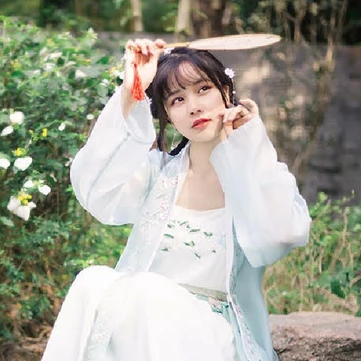 淡雅帶團扇女生頭像，唯美古風(fēng)真人頭像