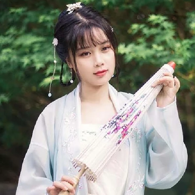 淡雅帶團扇女生頭像，唯美古風(fēng)真人頭像