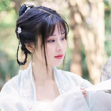 淡雅帶團扇女生頭像，唯美古風(fēng)真人頭像