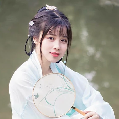 淡雅帶團扇女生頭像，唯美古風(fēng)真人頭像