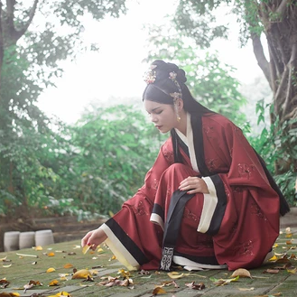 傾城紅衣女子頭像，唯美古風(fēng)真人頭像