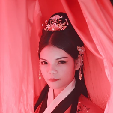 傾城紅衣女子頭像，唯美古風(fēng)真人頭像