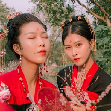 嬌艷紅衣閨蜜頭像，唯美古風(fēng)真人頭像