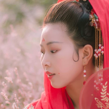 嬌艷紅衣閨蜜頭像，唯美古風(fēng)真人頭像