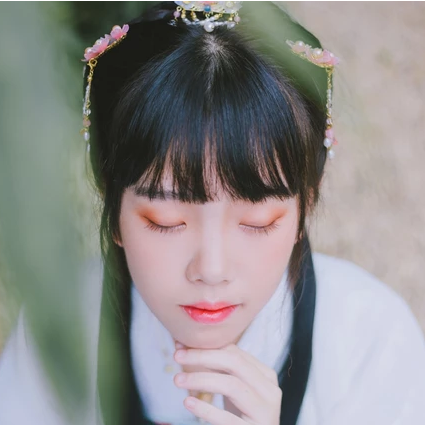 小清新淡藍色帶團扇頭像，唯美古風真人頭像