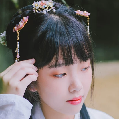 小清新淡藍色帶團扇頭像，唯美古風真人頭像