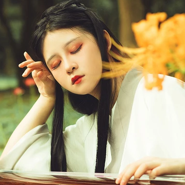 嬌艷彼岸花女生頭像，唯美古風(fēng)真人頭像