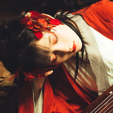 嬌艷彼岸花女生頭像，唯美古風(fēng)真人頭像