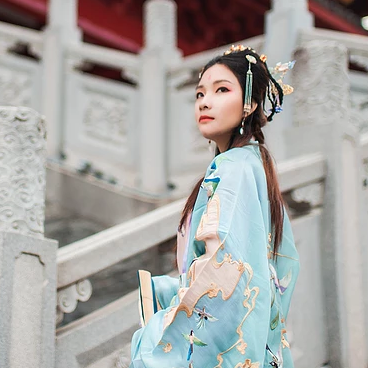 長(zhǎng)相思帶傘女生頭像，唯美古風(fēng)真人頭像