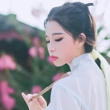 清新嫩綠帶傘女生頭像，唯美古風(fēng)真人頭像