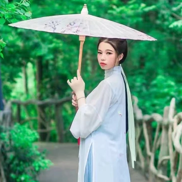清新嫩綠帶傘女生頭像，唯美古風(fēng)真人頭像