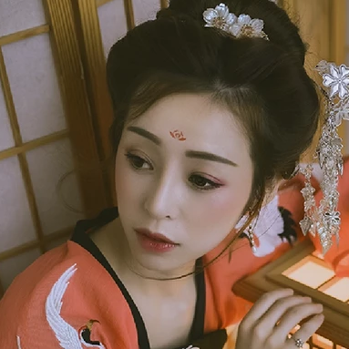 傷感喝酒女生頭像，唯美古風(fēng)真人頭像