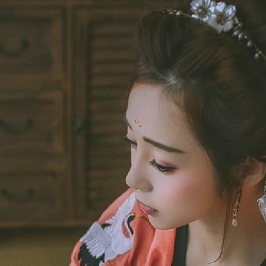 傷感喝酒女生頭像，唯美古風(fēng)真人頭像