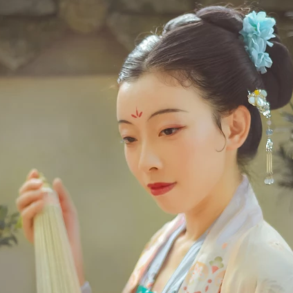 古韻帶團(tuán)扇女生頭像,唯美古風(fēng)真人頭像
