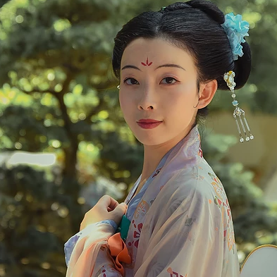 古韻帶團(tuán)扇女生頭像,唯美古風(fēng)真人頭像